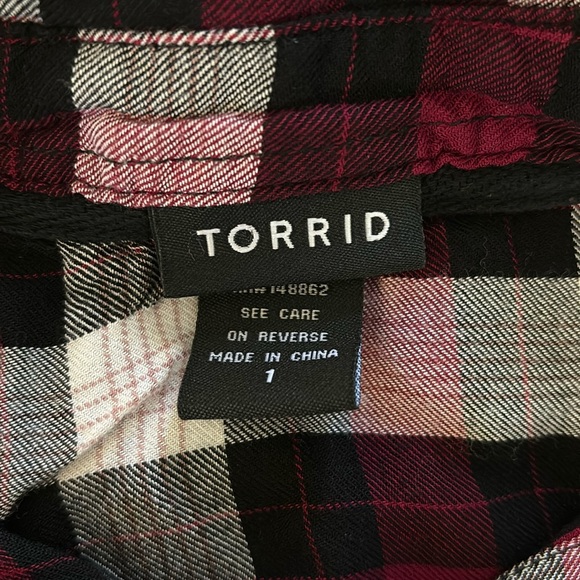 Red white and black plaid button up torrid size 1 - Picture 3 of 4